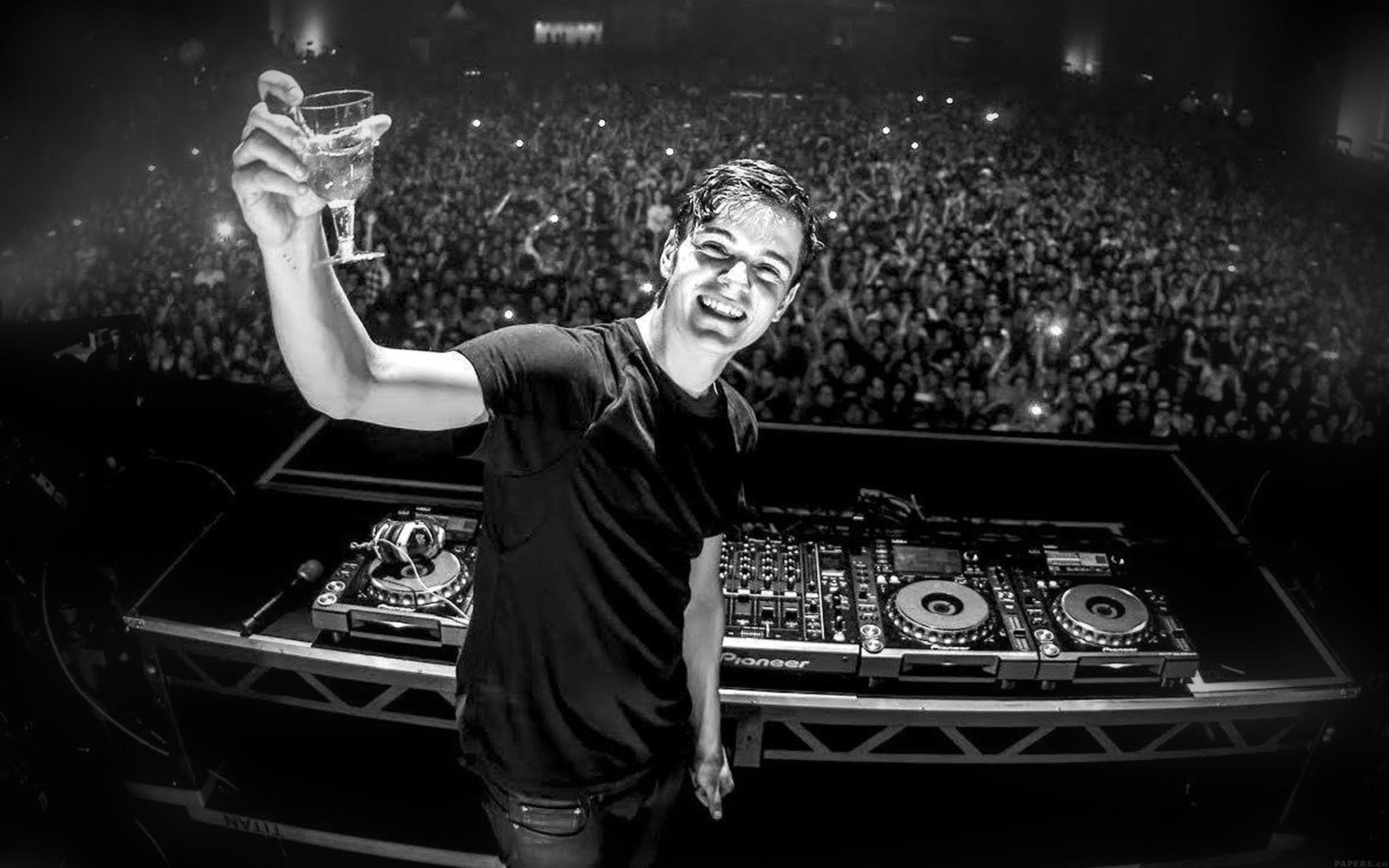 Fondos de Martin Garrix - Cueva Wallpaper