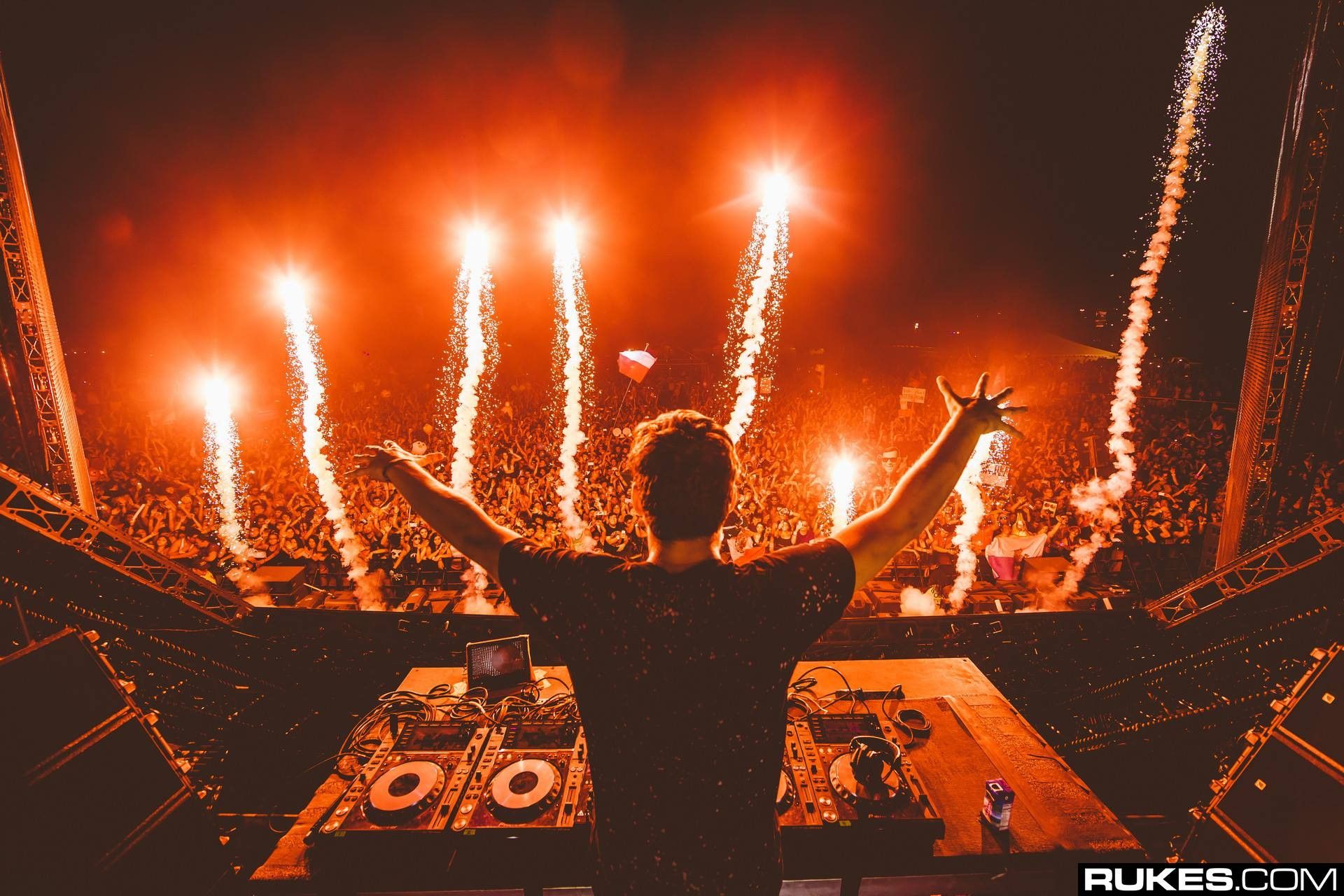Fondo de pantalla de Martin Garrix 23 - 1920 X 1280 | stmed.net