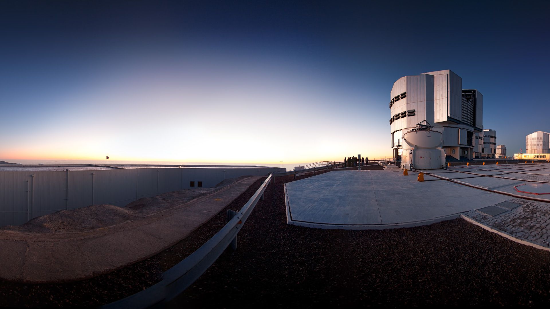 Descargar FileVery Large Telescope Ready for Action wallpaperjpg
