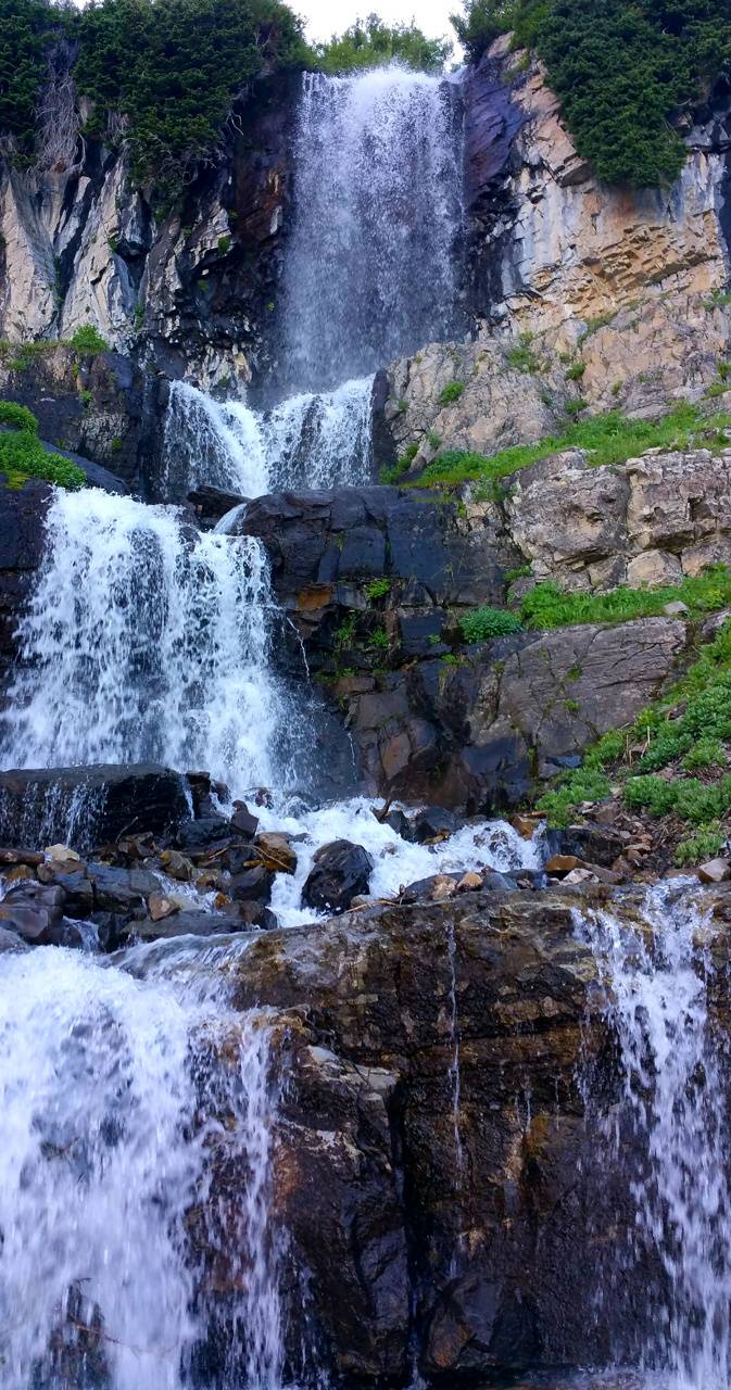 Fondo de pantalla de cascada 673x1280