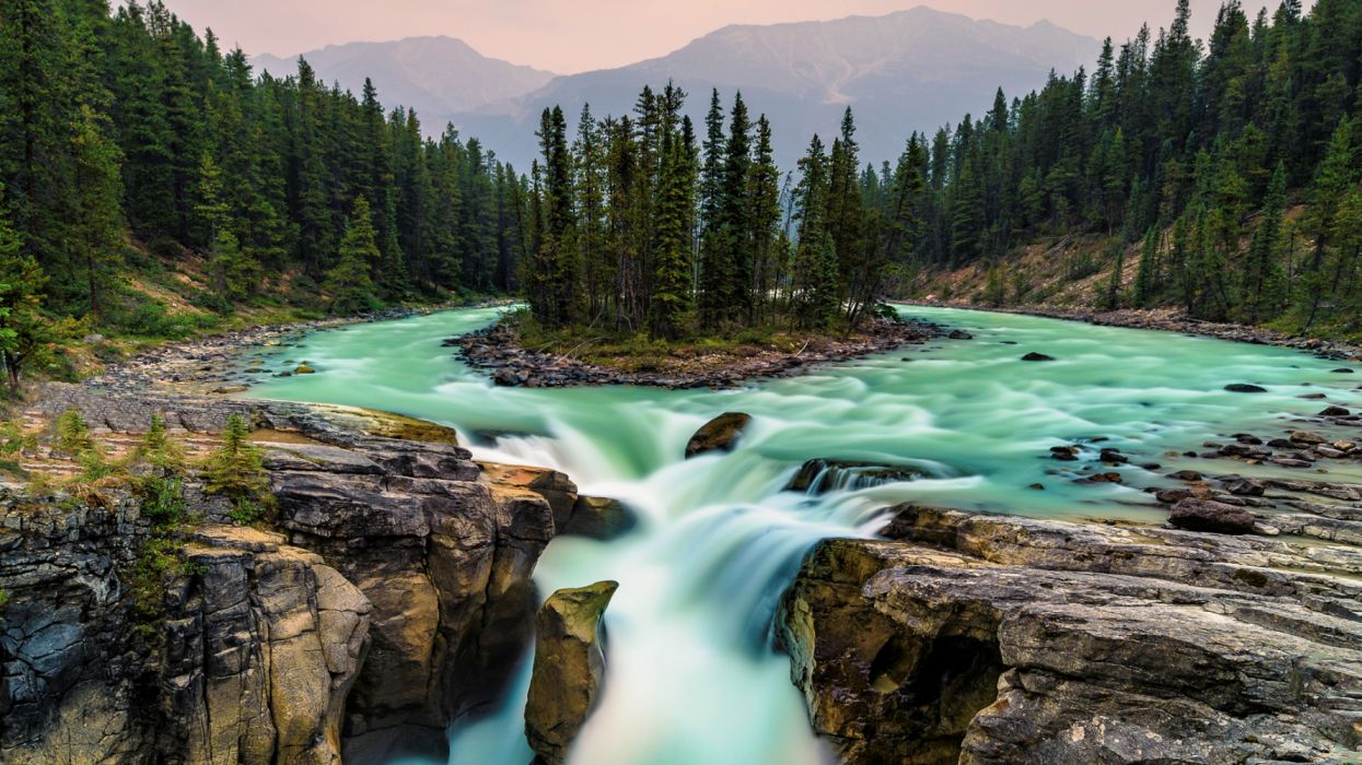 Fondo de pantalla de cascada 1245x700