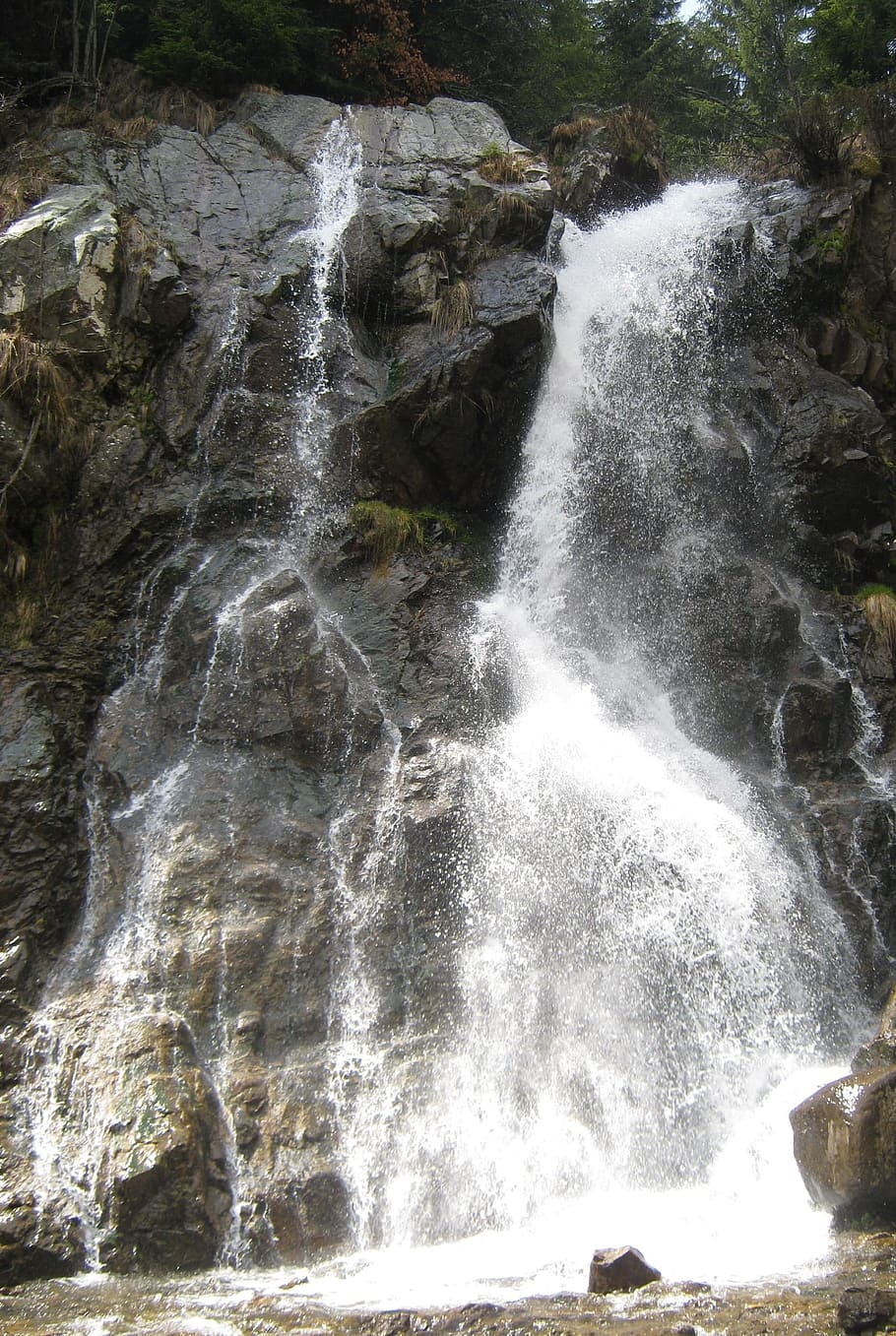 Fondo de pantalla de cascada 910x1357