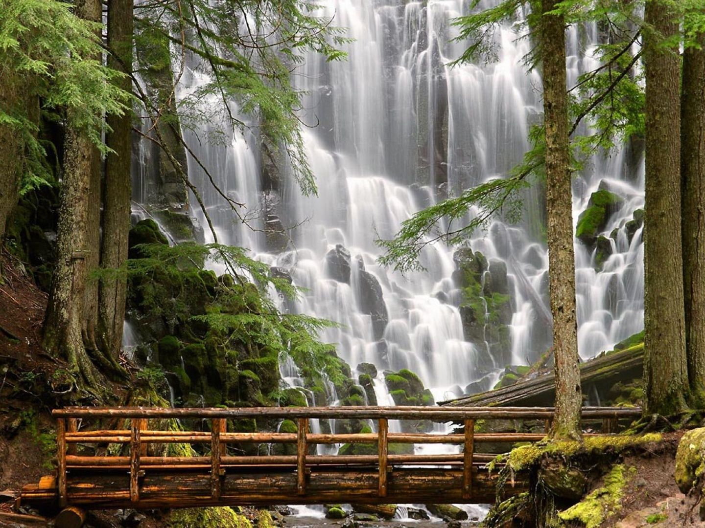 Fondo de pantalla de cascada 1440x1080