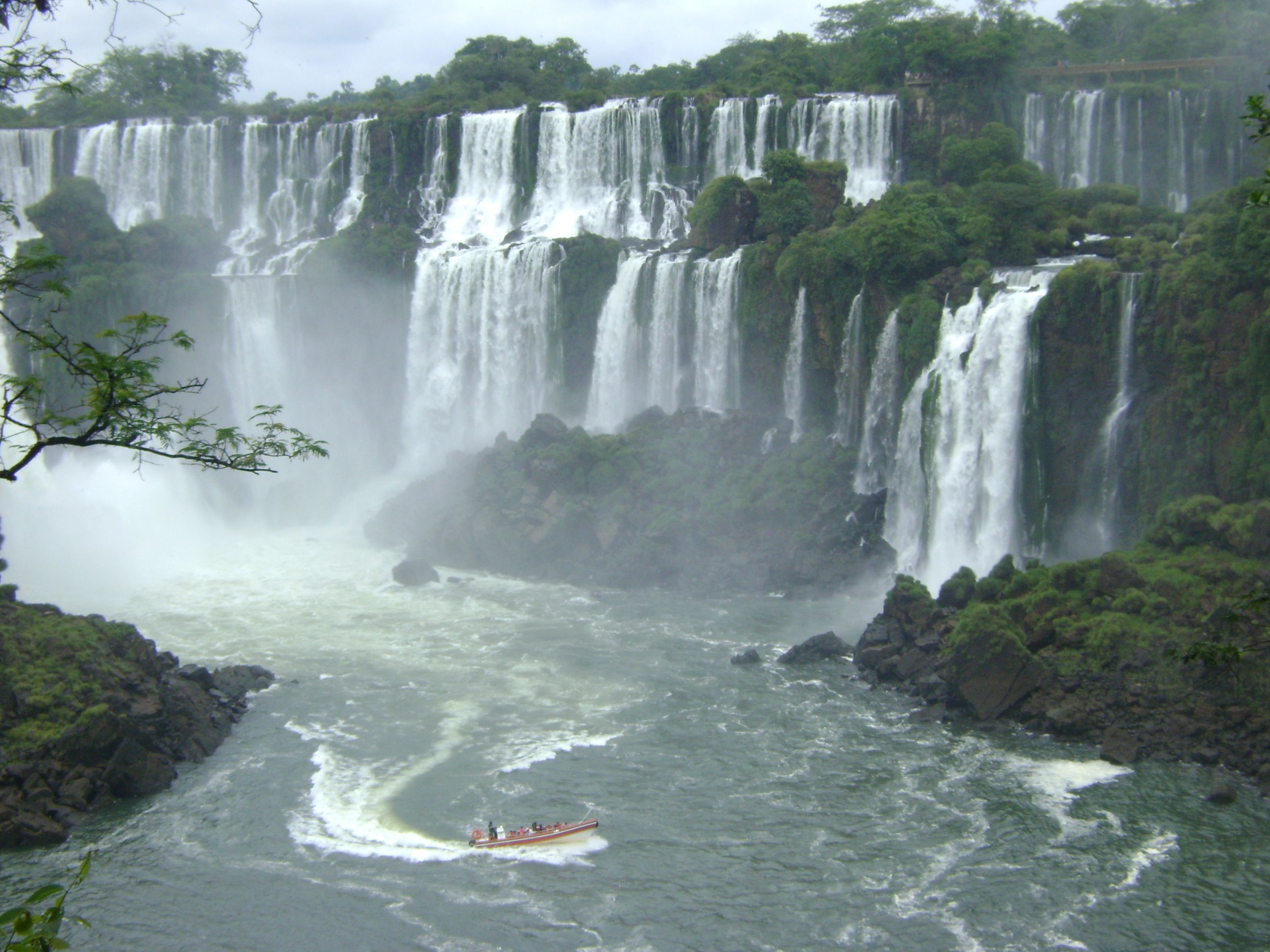 Fondo de pantalla de cascada 2592x1944