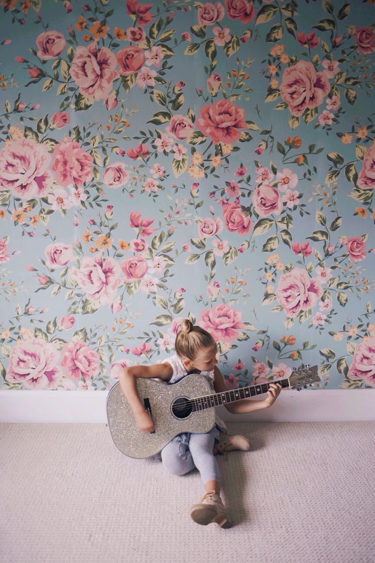 20 hermosos ejemplos de lo que sucede cuando utilizas papel tapiz floral