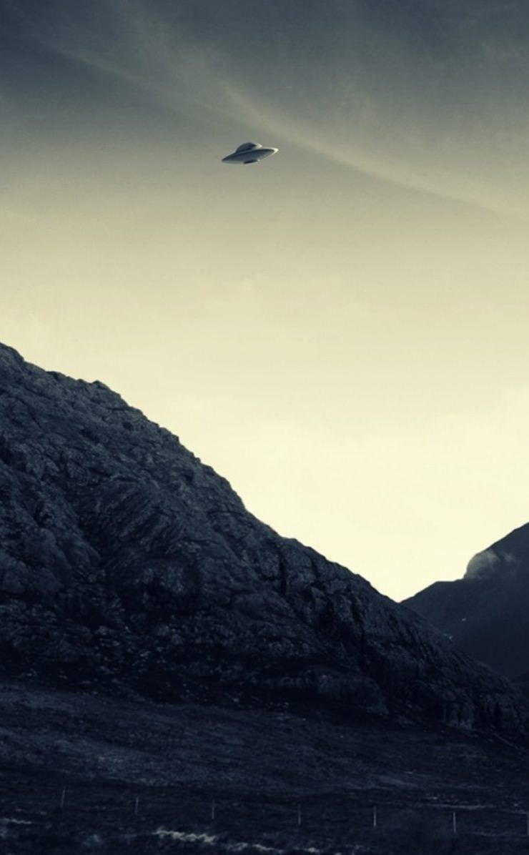 Fondo de pantalla de ovni 740x1196