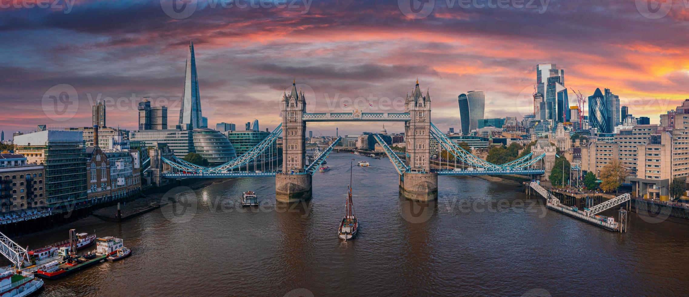Fondo de pantalla de  2273x980