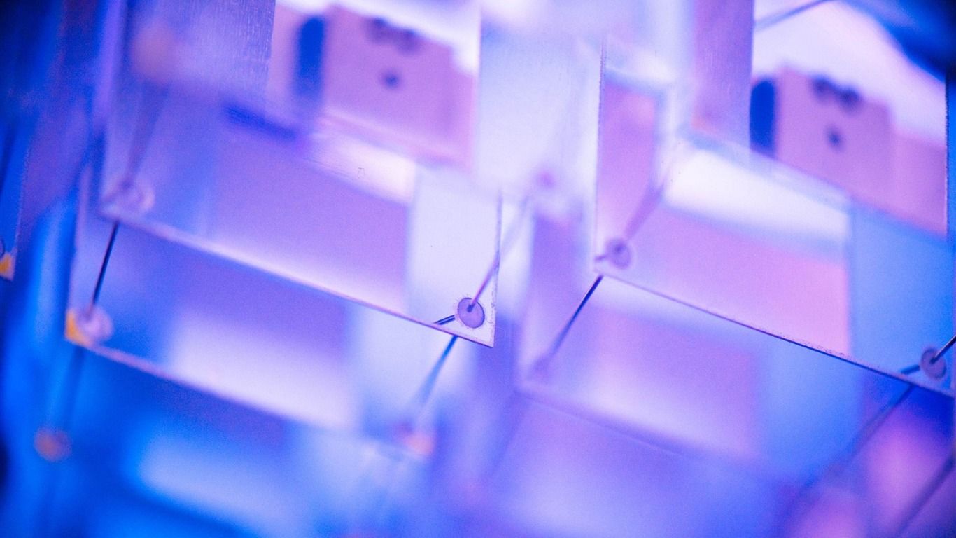 Fondo de pantalla de espejo 1366x768