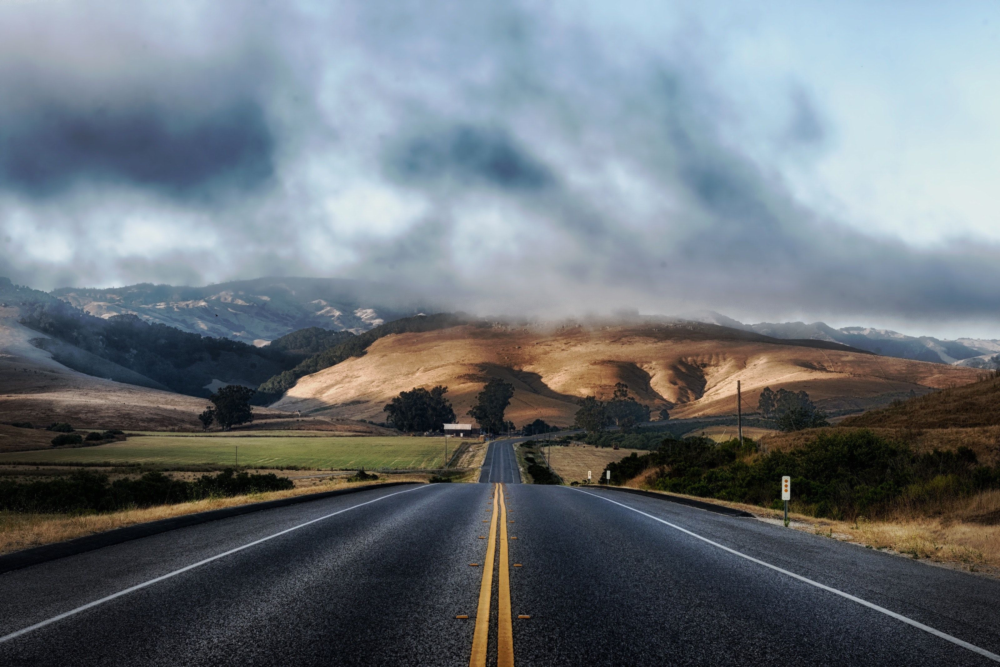 Black Asphalt Road · Foto de archivo gratis