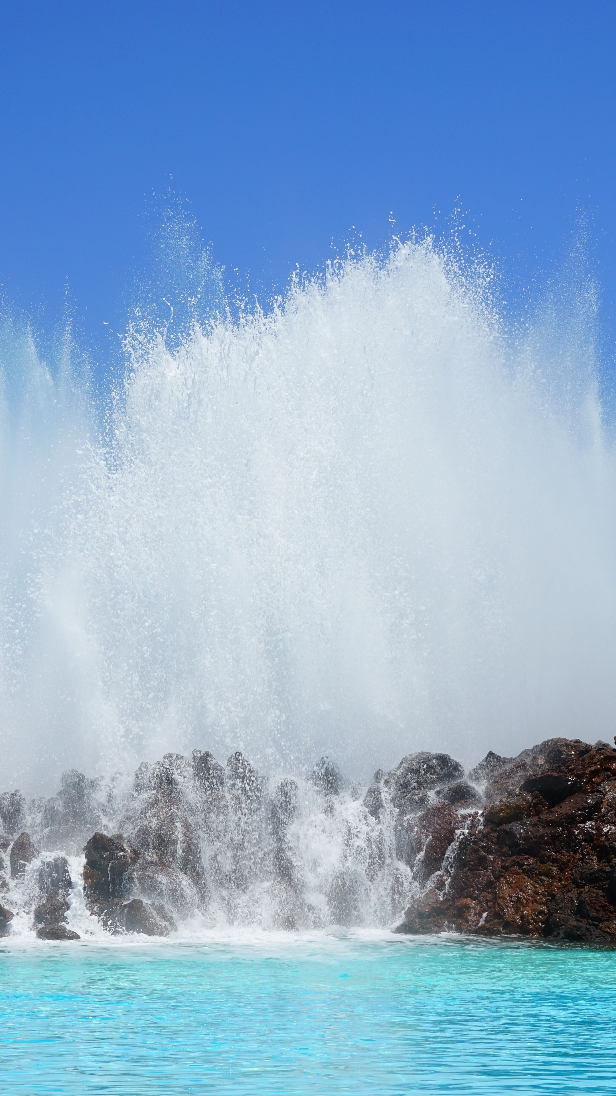 Descargar wallpaper 2160x3840 spray, puerto de la cruz, tenerife