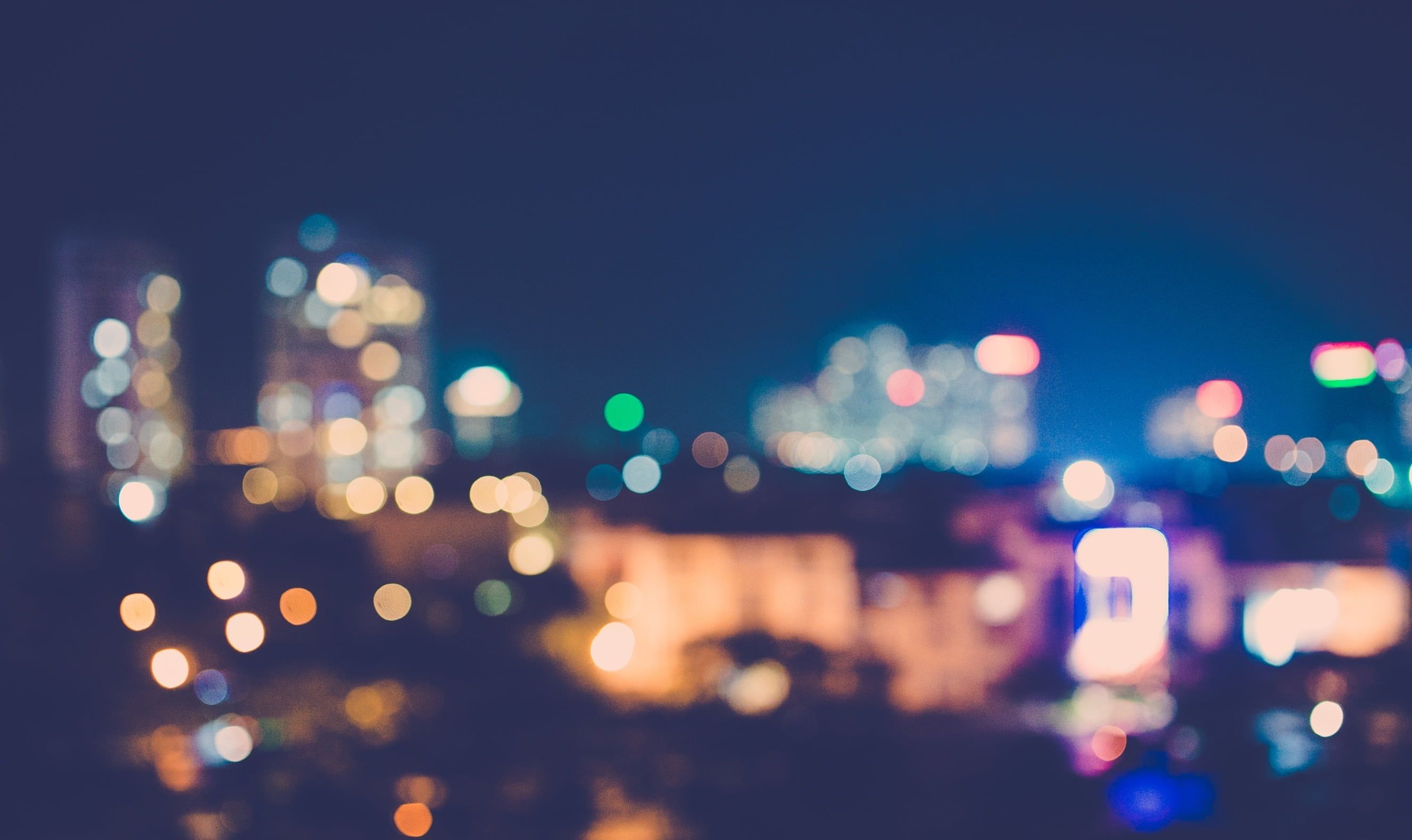 Foto borrosa de la ciudad HD fondo de pantalla | Destello de papel tapiz