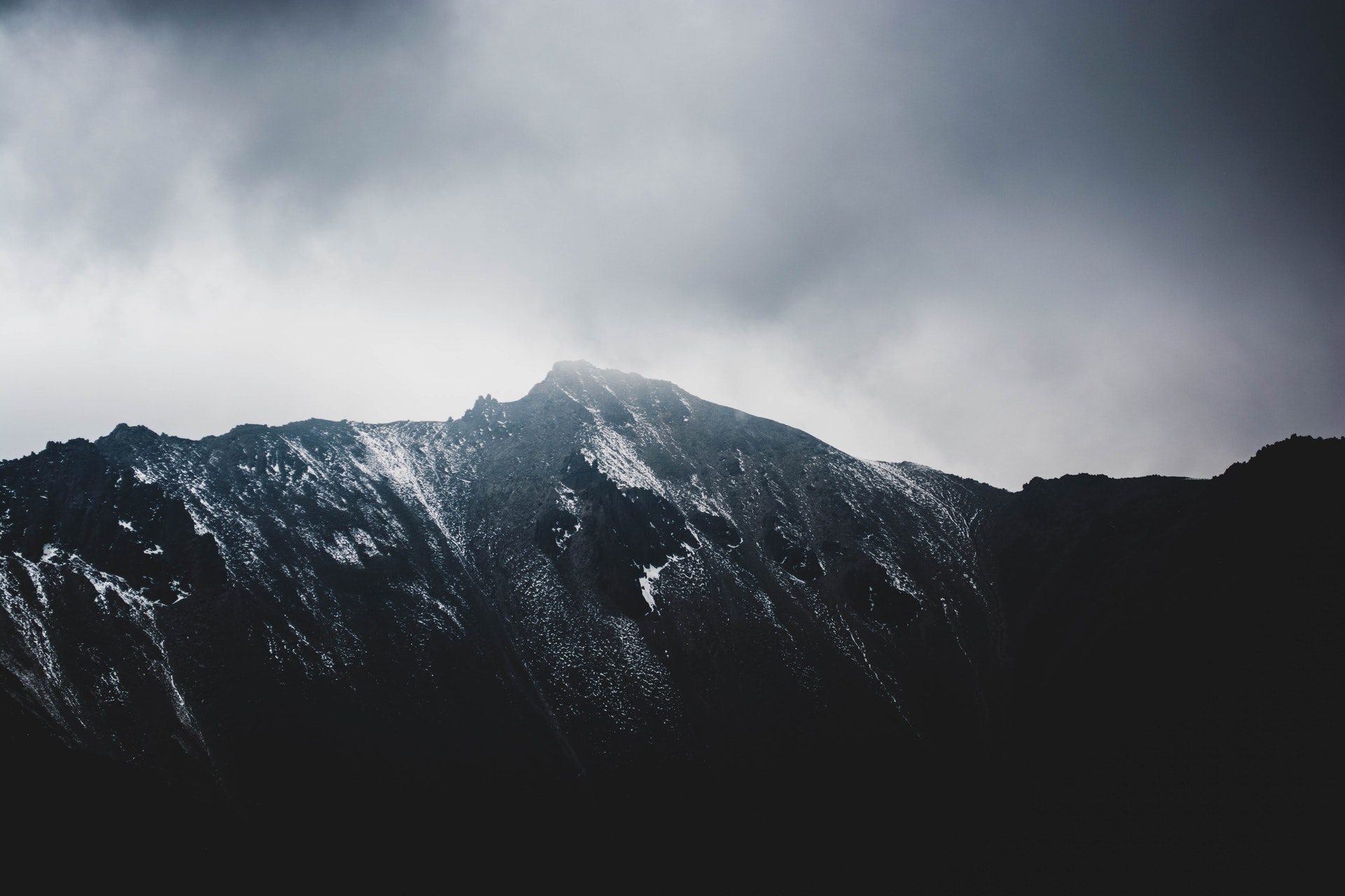 Black Mountain Wallpaper para descarga gratuita en HD