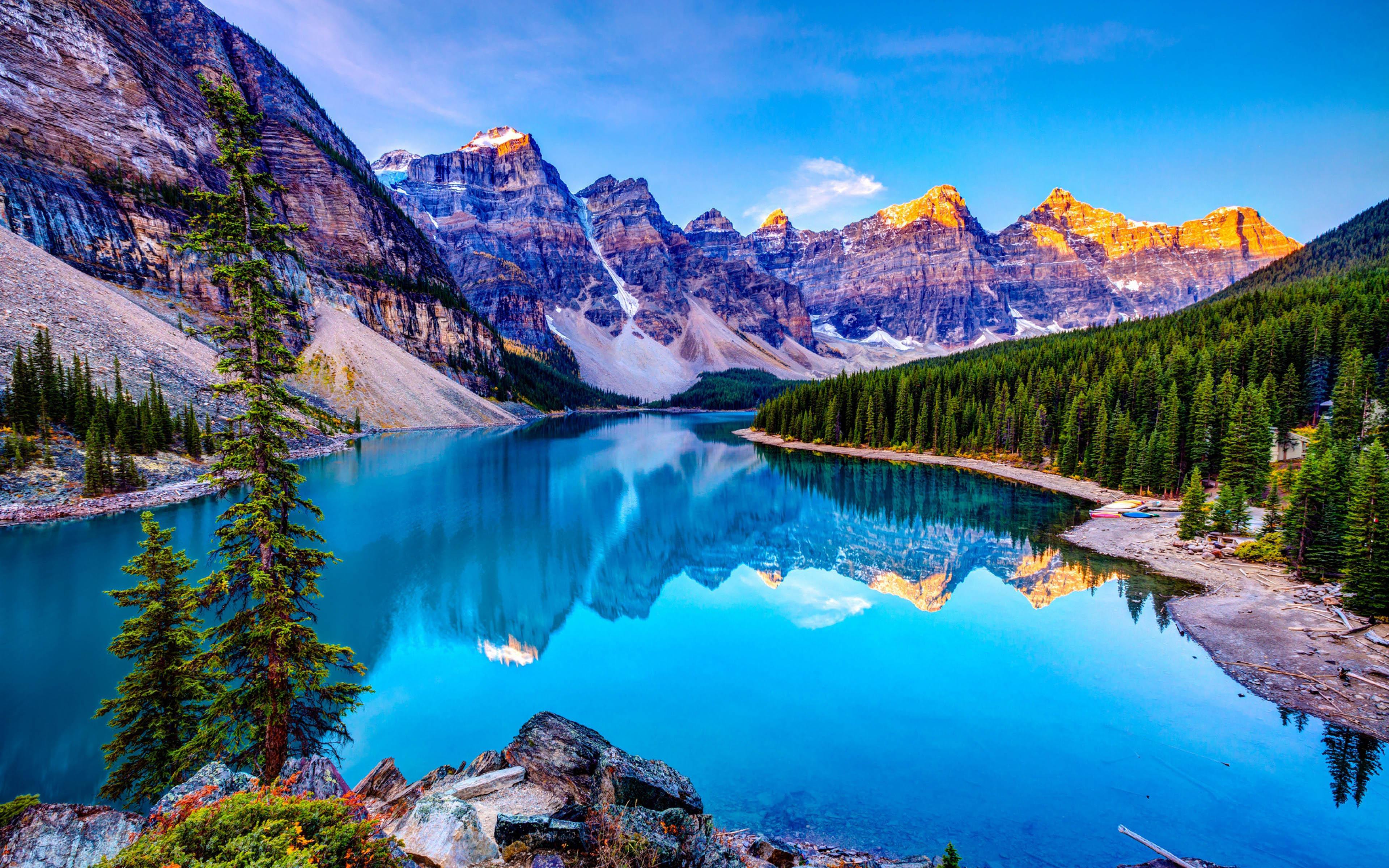 Hermoso lago y montañas 4K fondo de pantalla