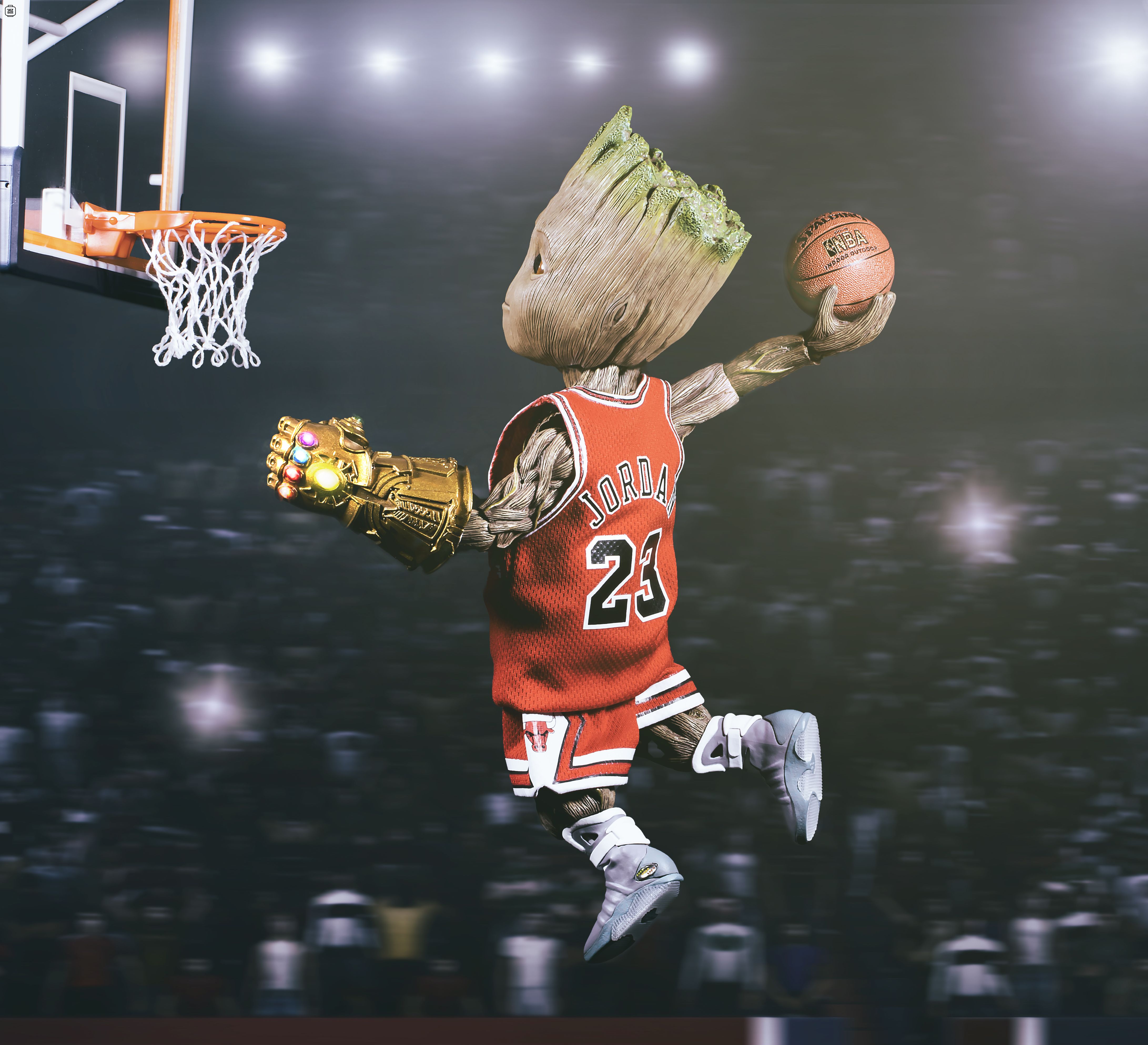 320x240 Baby Groot jugando baloncesto Apple Iphone, iPod Touch, Galaxy