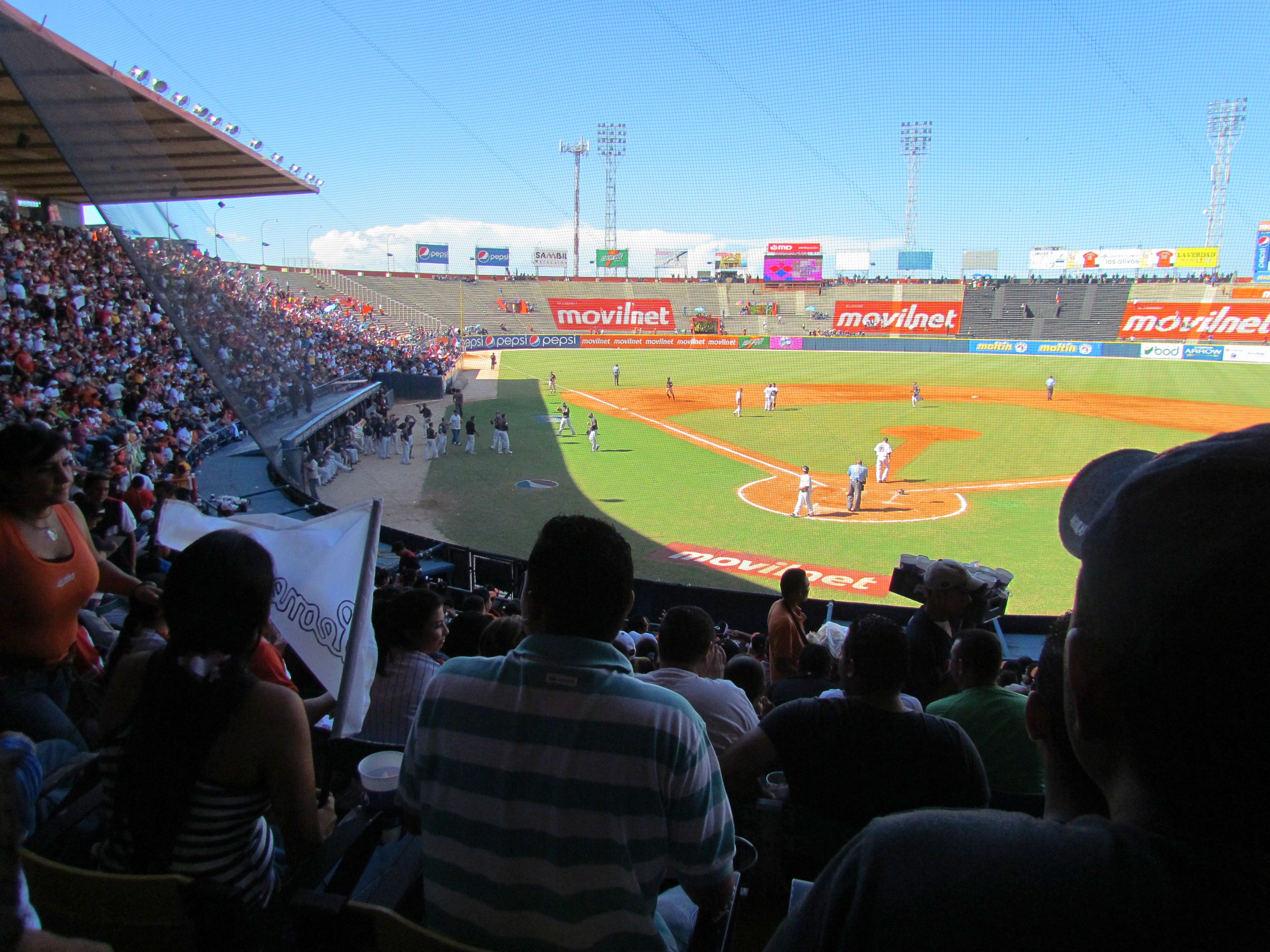 Archivo: 2 Estadio Luis Aparicio el Grande Águilas del Zulia vs Leones
