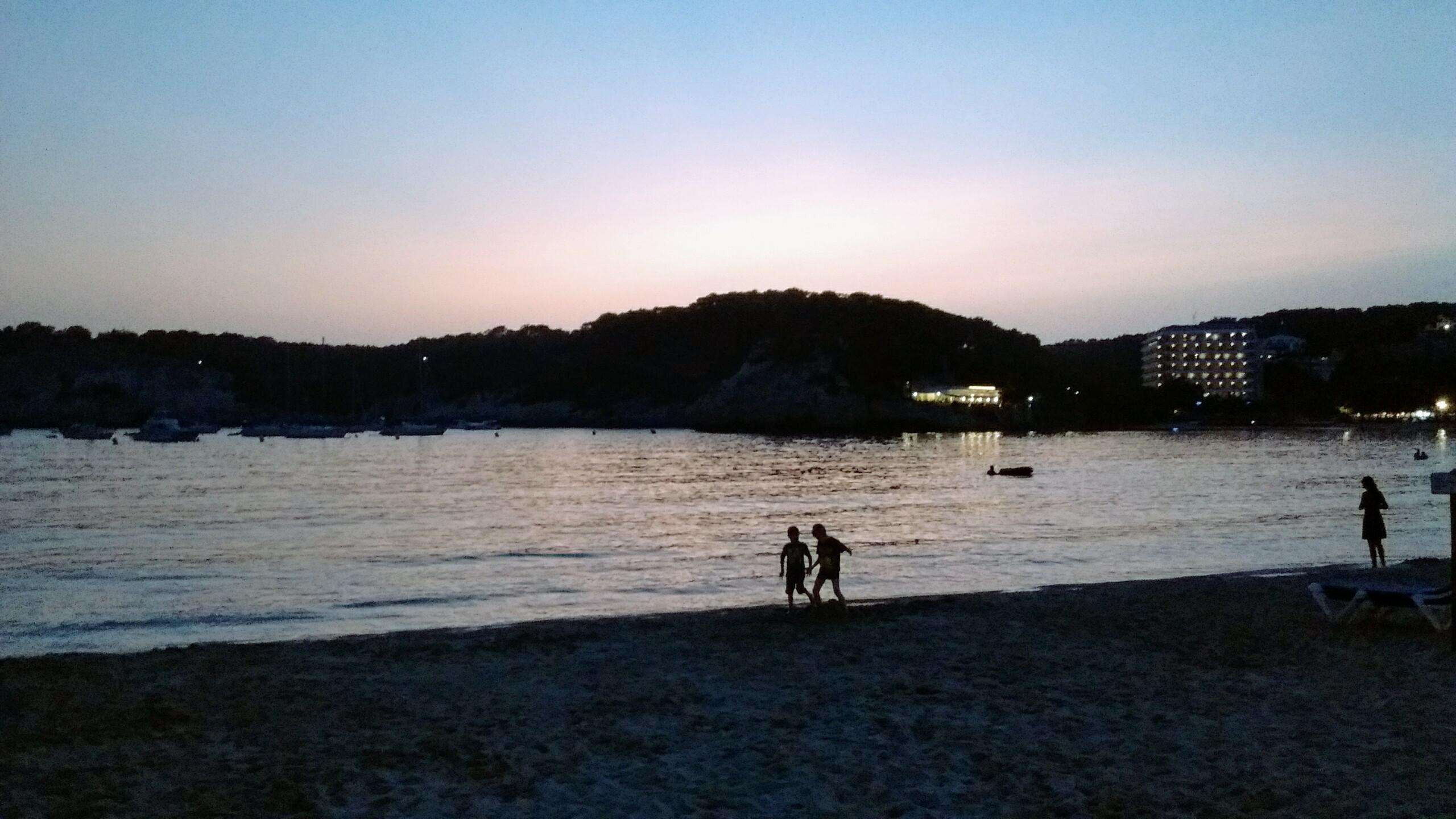 Tomé esta foto de una playa en Menorca: fondos de pantalla