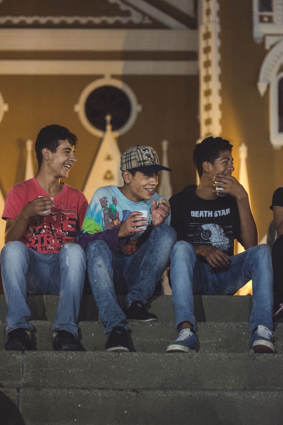 Fondo de pantalla de sonrisa 910x1365