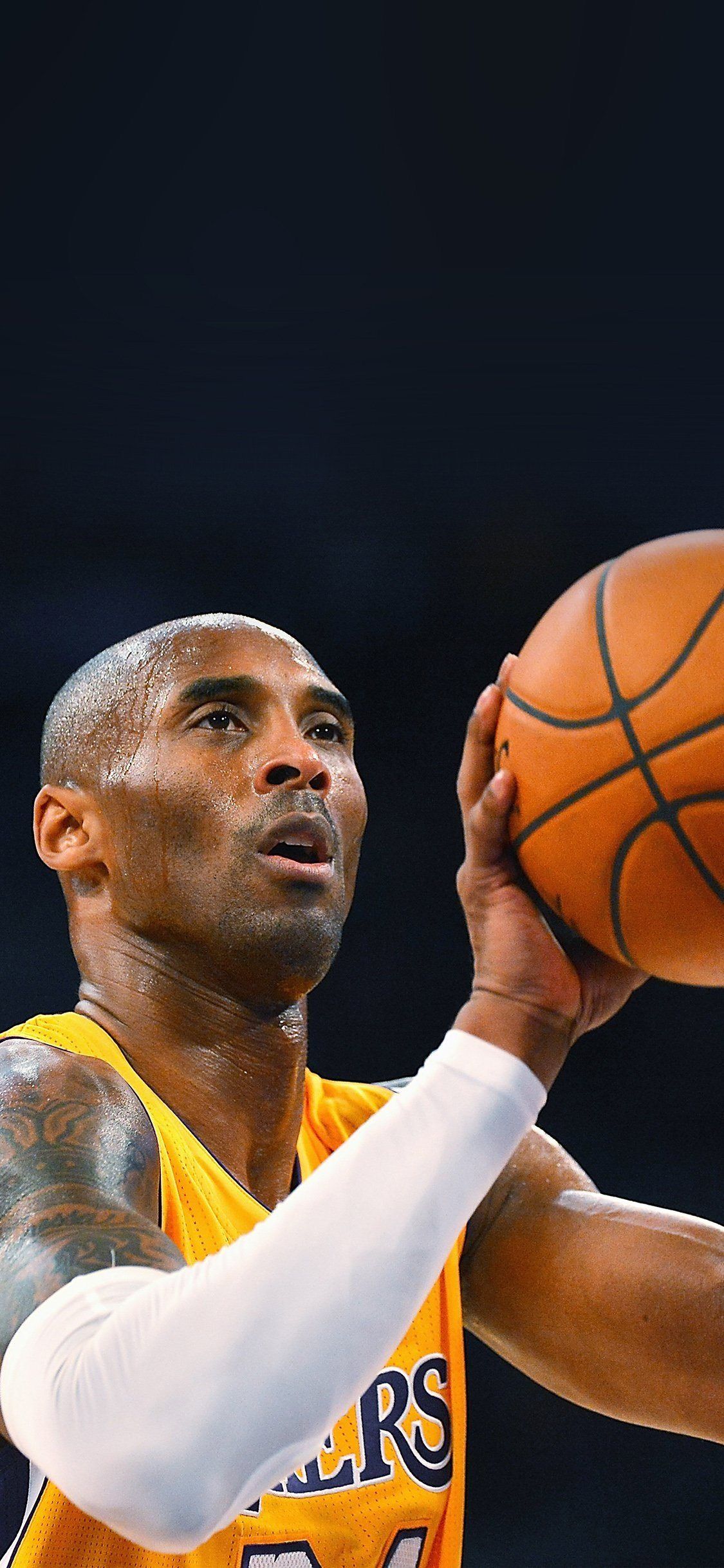 Fondo de pantalla de Kobe Bryant 1125x2436