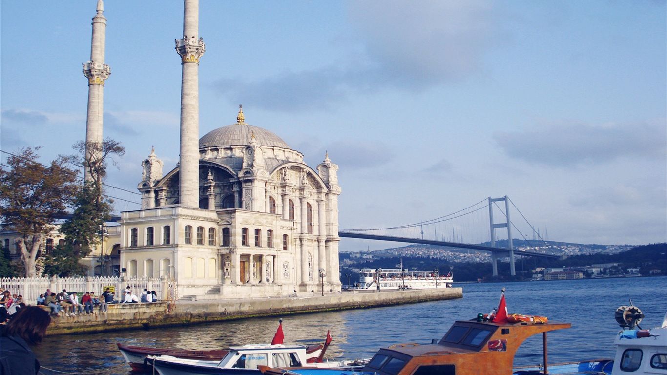 Fondo de pantalla de Estambul 1366x768