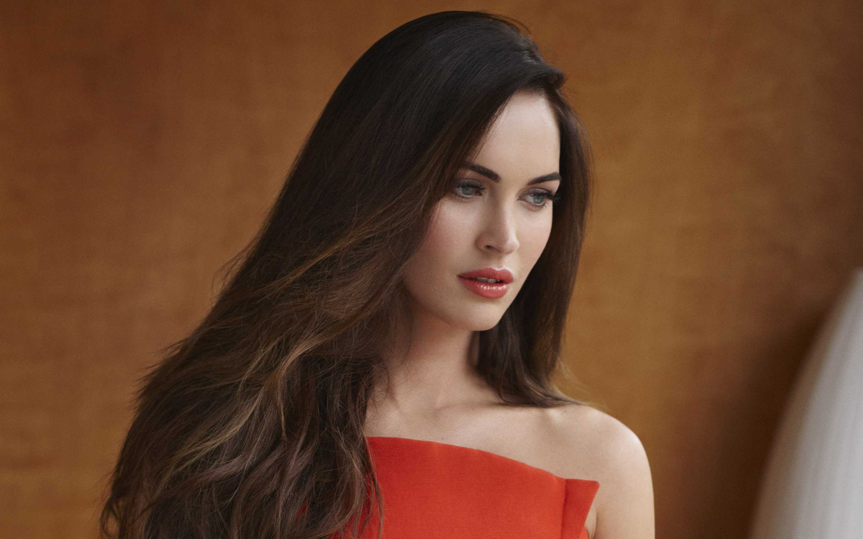 Fondo de pantalla de Megan Fox 2880x1800