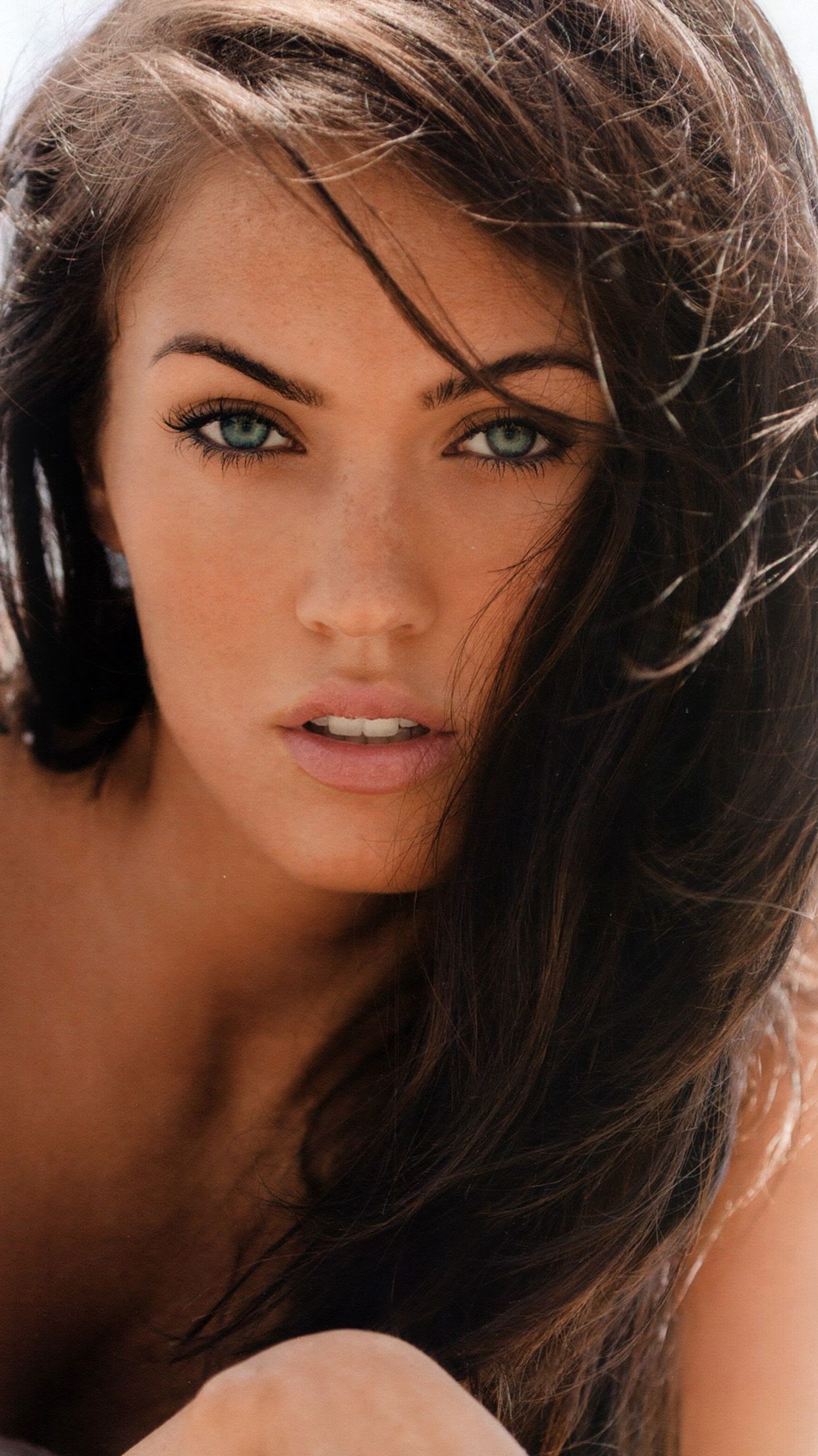 Fondo de pantalla de Megan Fox 1242x2208