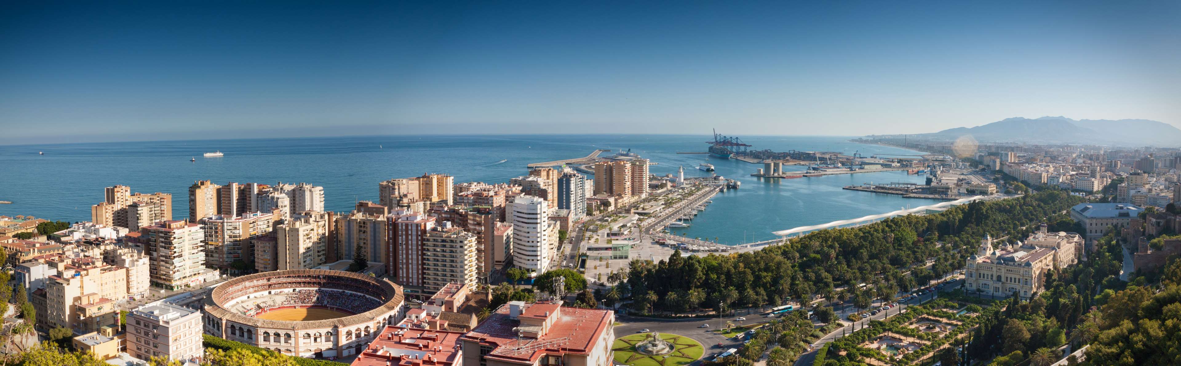 Fondo de pantalla de Málaga 3840x1192