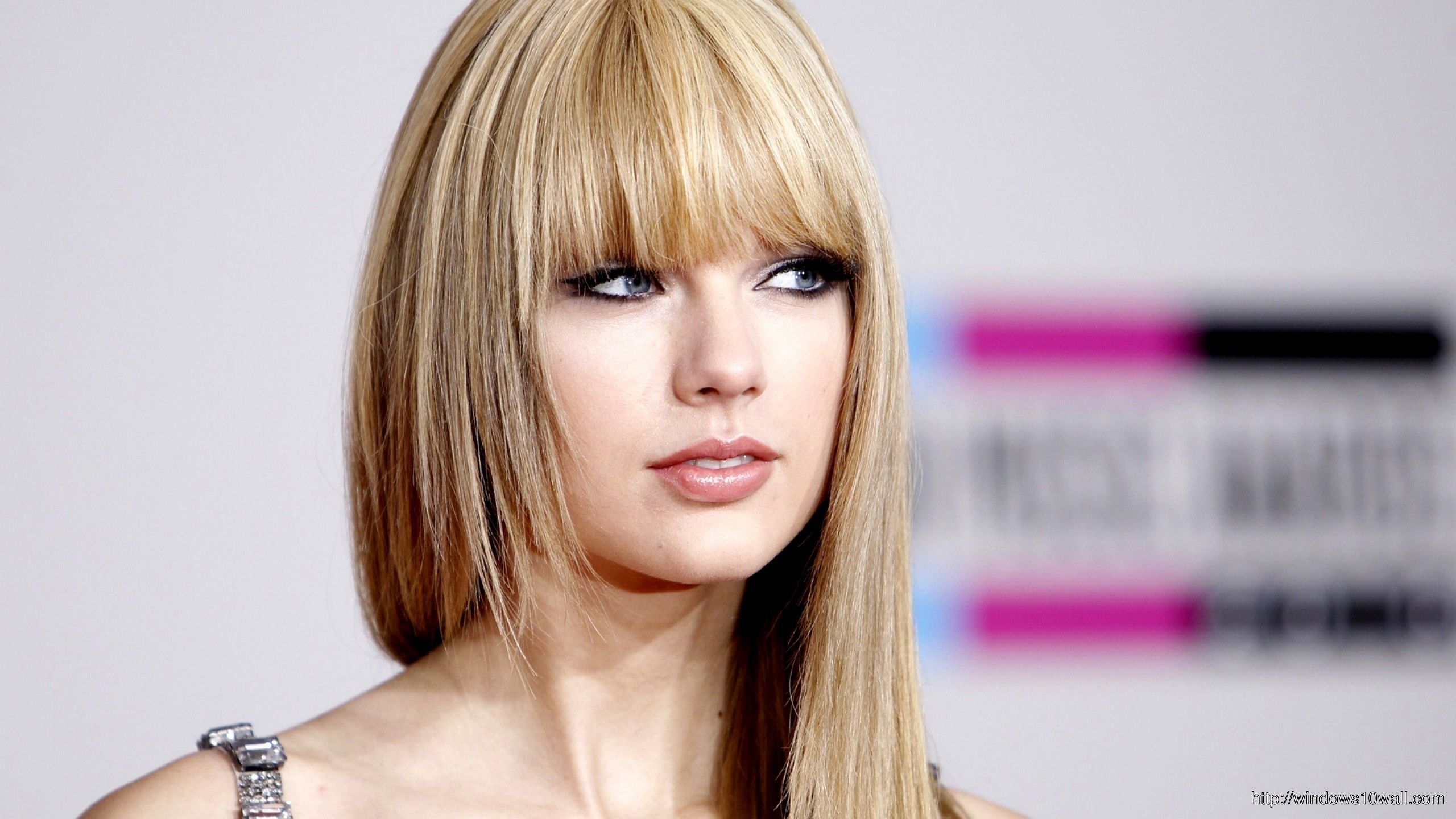 Fondo de pantalla de Taylor Swift 2560x1440