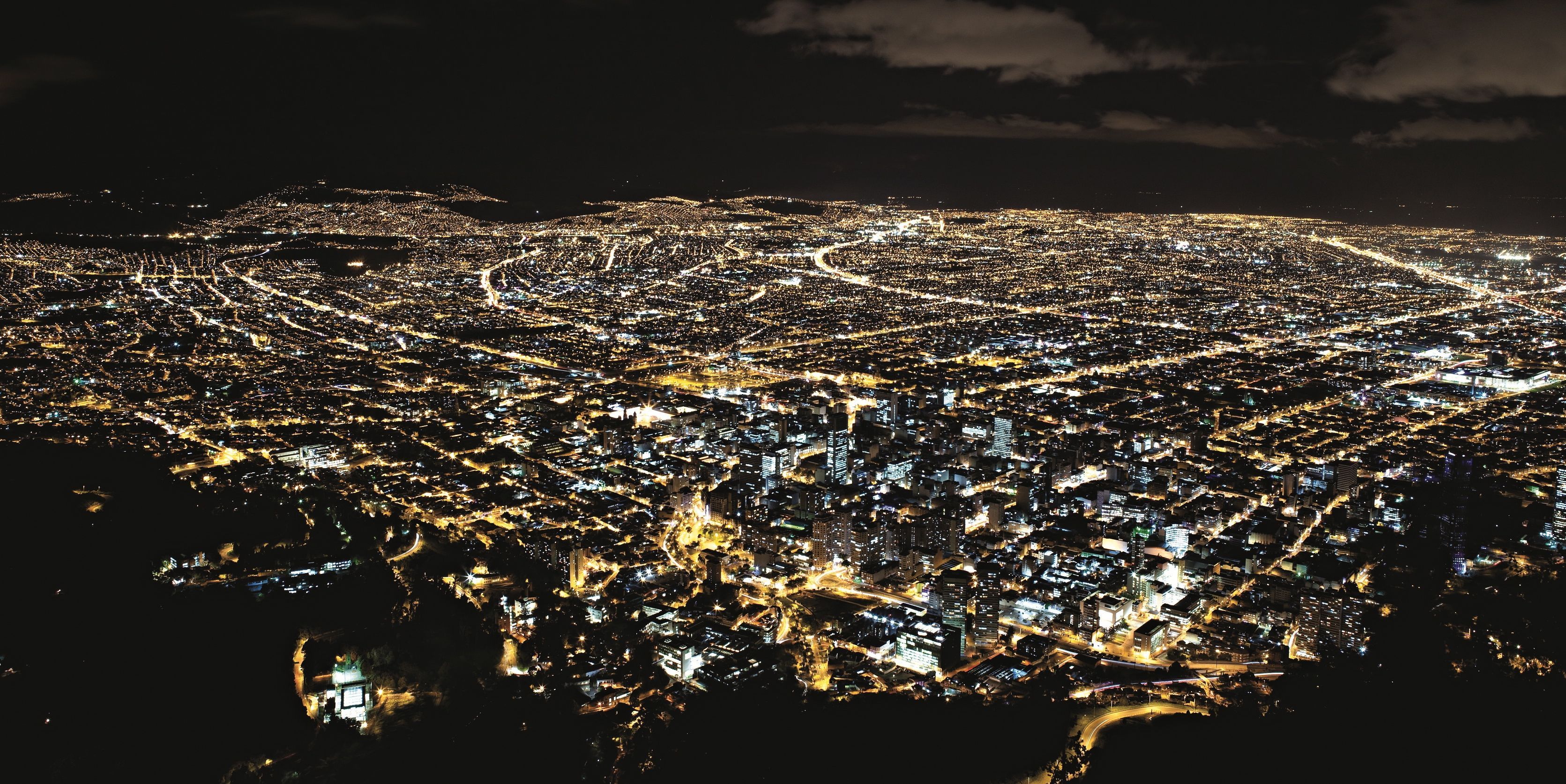 Fondo de pantalla de  3342x1675